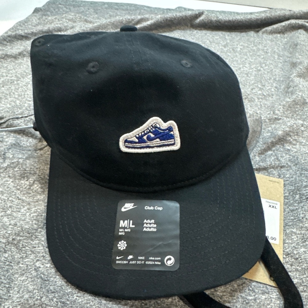 Nike M/L adjustable club cap. NWT